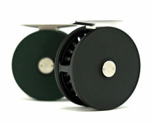 Carica l'immagine nel visualizzatore di Gallery, Iwana MINAMI Trout Reel 2 3/4 Black