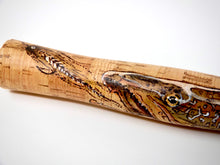 Carica l'immagine nel visualizzatore di Gallery, Impugnatura in sughero dipinta a mano - Trota Marmorata