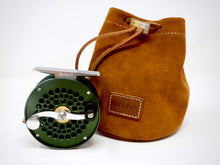 Carica l'immagine nel visualizzatore di Gallery, Iwana Classic Reel Wide Small Trout Moss Green Version
