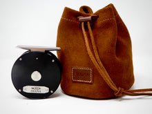 Carica l'immagine nel visualizzatore di Gallery, Iwana Classic Reel Small Trout Total Black