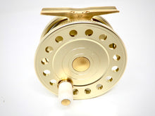 Carica l'immagine nel visualizzatore di Gallery, VR Design Fly Reel Trutta Perfetta 2 3/4'' Champagne Gold, Brass Hardware