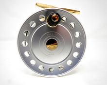 Carica l'immagine nel visualizzatore di Gallery, VR Design Fly Reel Trutta Perfetta 3'1/2'' Clear Silver , Brass Hardware